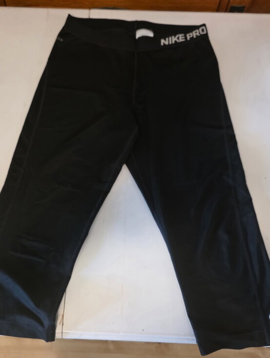 Nike Pants - Nike Pro Women’s Black Training Cropped Joggers